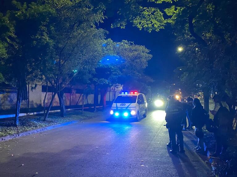 Panorama tras el atentado contra un medio de comunicación en Cali.