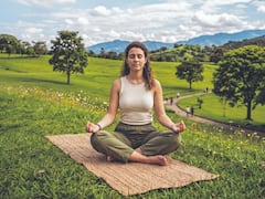 La meditación diaria ayuda a controlar los pensamientos negativos.