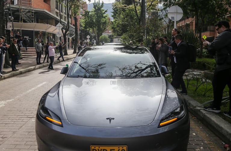 La compañía de vehículos eléctricos Tesla oficializó su llegada a Colombia.