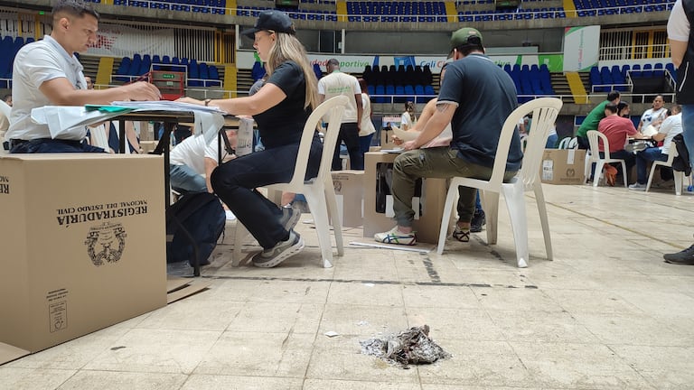 Elecciones legislativas 2026 conteo de votos en el coliseo del pueblo Cali