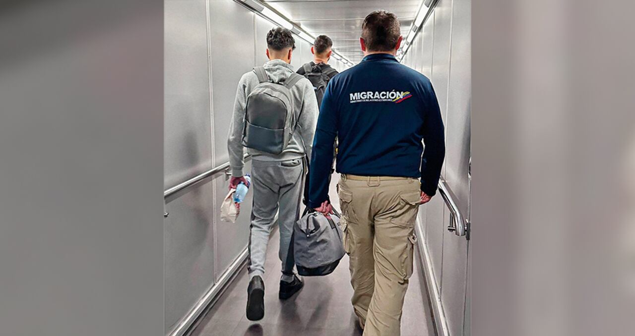 SEMANA conoció la carta que enviaron los funcionarios solicitando tiquetes, salas vip y beneficios en los aeropuertos donde ejercen sus funciones.