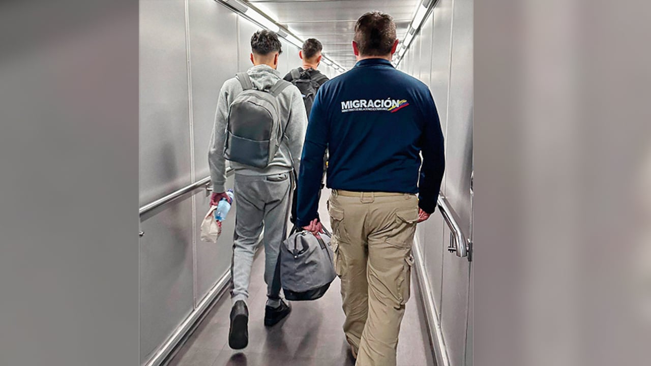 SEMANA conoció la carta que enviaron los funcionarios solicitando tiquetes, salas vip y beneficios en los aeropuertos donde ejercen sus funciones.