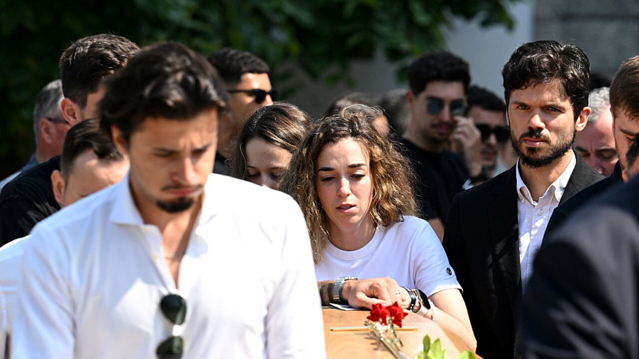 Imágenes del funeral de Diogo Jota y su hermano: así fue el último adiós a los futbolistas - El País