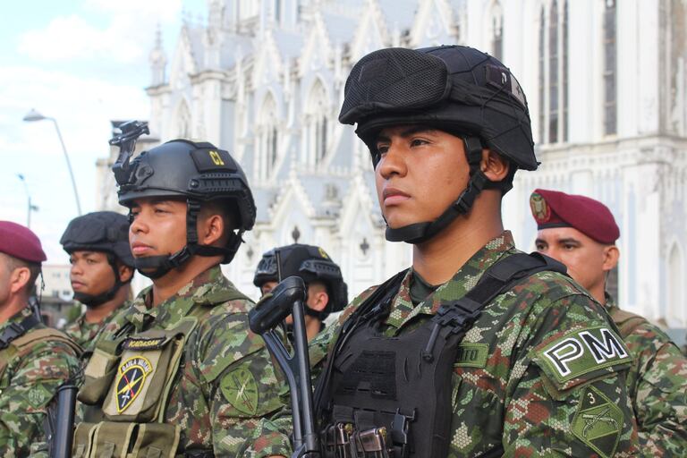 Los hombres y mujeres que quieran pertenecer al Ejército Nacional deben presentarse en cualquier batallón en el Valle del Cauca. Tendrán diferentes beneficios durante y después del servicio.