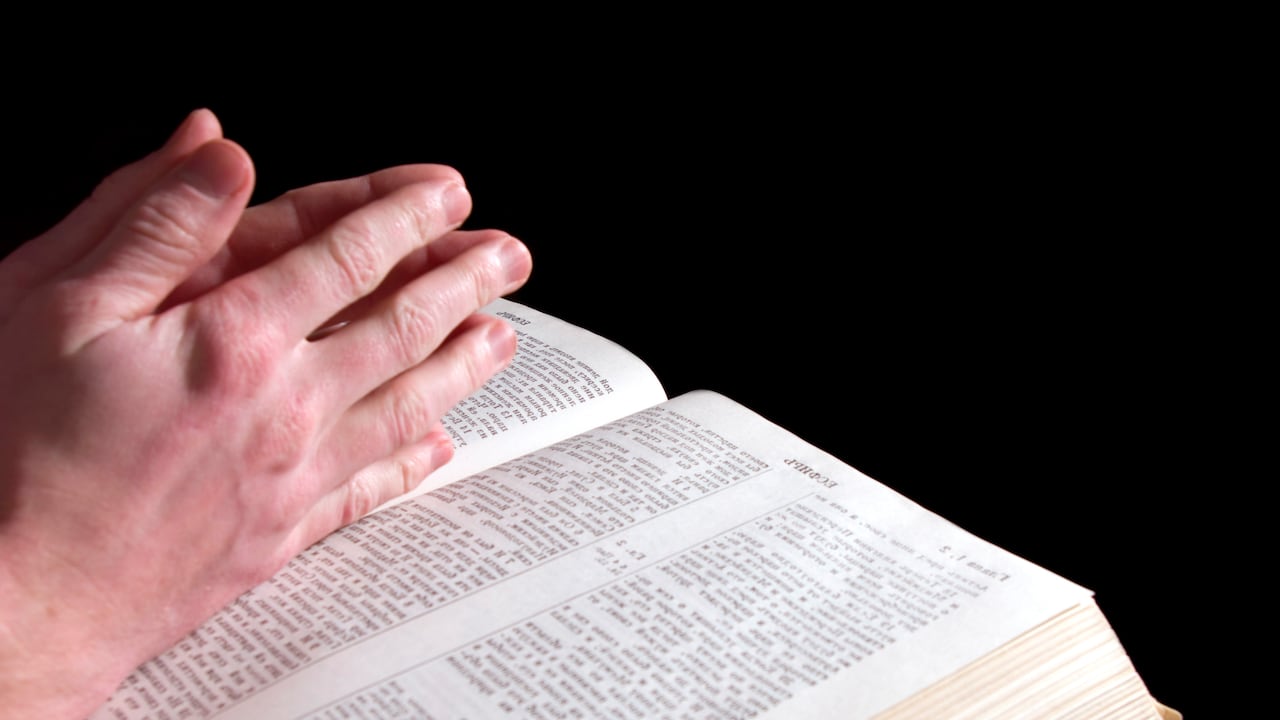 Desde El Vaticano se comparten las Sagradas Escrituras para guía de los fieles católicos.