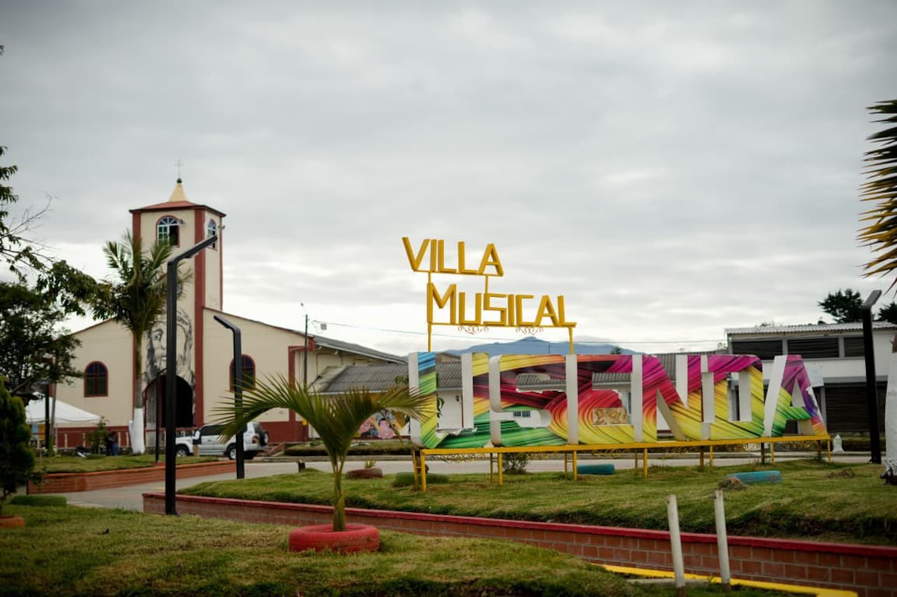 Comunidades campesinas e indígenas destacaron que la nueva carretera mejorará la movilidad y facilitará el transporte de productos agrícolas en esta zona del oriente caucano.