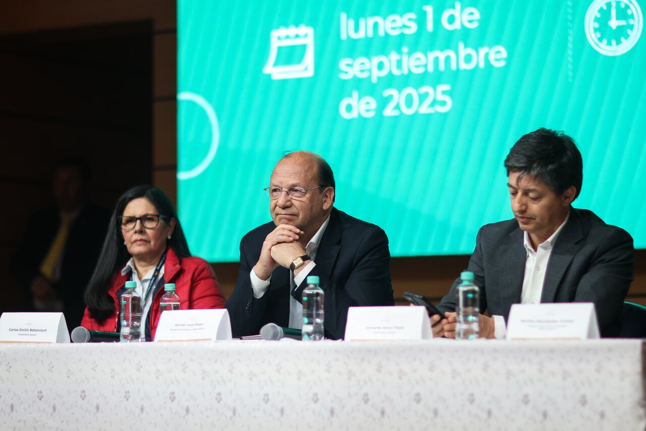 Rueda de prensa de la Ley de financiamiento con el  ministro de hacienda, Germán Ávila, los viceministros Carlos Betancourt y Leonardo Pazos y la Dir. de Presupuesto, Martha Hernández.