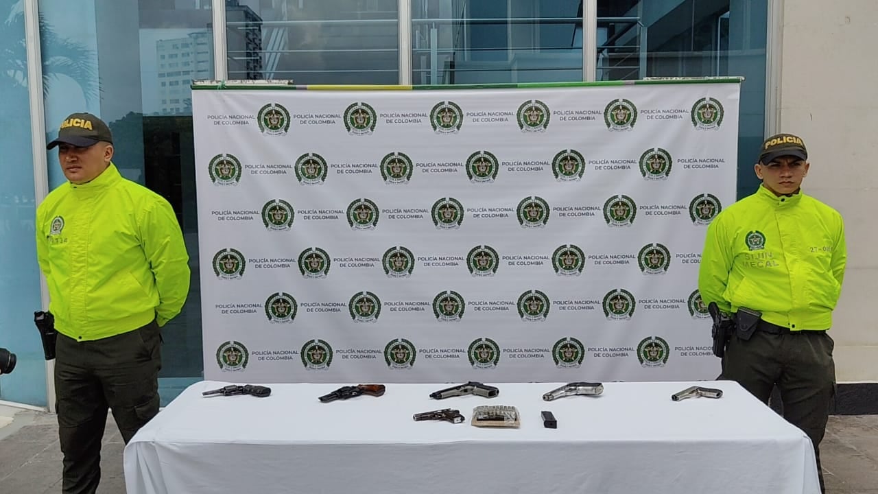 Durante el operativo de captura fueron decomisadas varias armas que estaban en poder de alias 'Jaco' en un inmueble del oriente de Cali.
