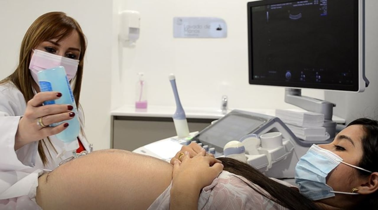 Durante el embarazo, el cuello uterino suele ablandarse de forma progresiva.