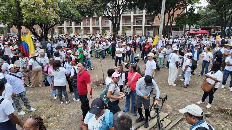 Estación del Ferrocarril en Cali registra manifestantes de Fecode.