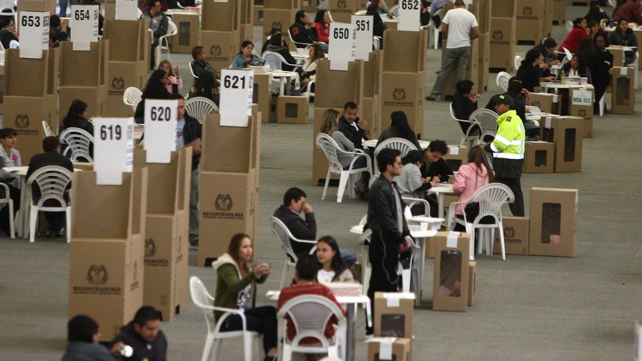 En Colombia, cada jornada electoral es una coreografía milimétrica que se despliega en más de 126.000 mesas de votación y más de 3.500 comisiones escrutadoras.