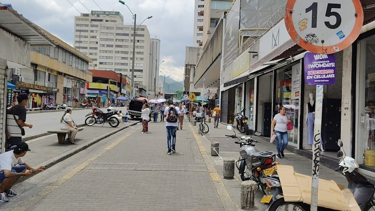 La recuperación de espacios públicos en el centro de Cali permite una mejor movilidad para los transeúntes.