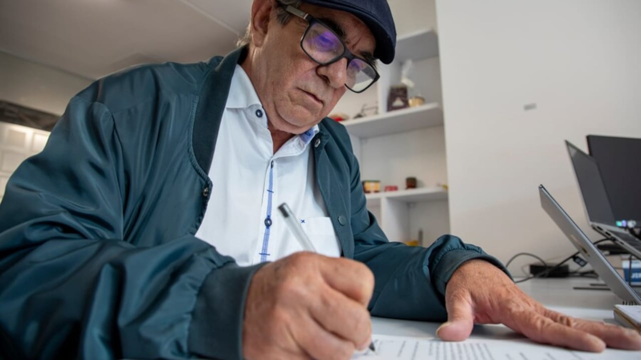 Rodrigo Londoño se presentó personalmente ante la JEP, luego de regresar de su viaje a España, autorizado por esa jurisdicción