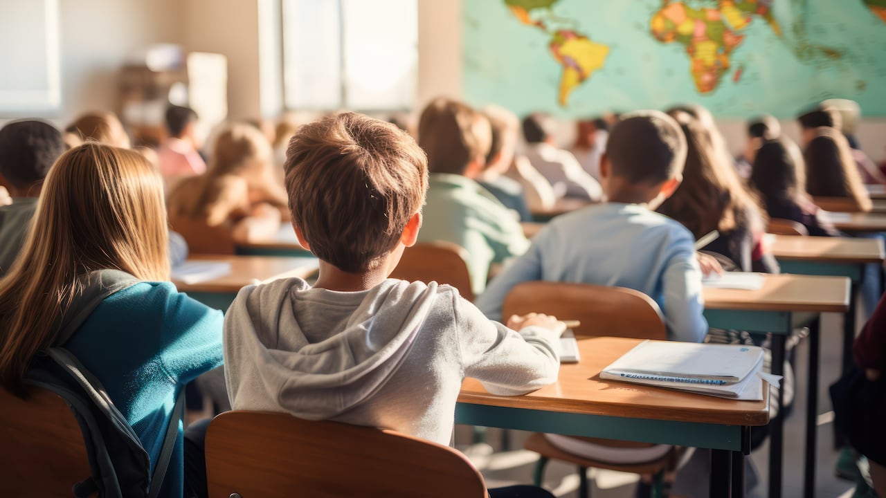 Docentes y estudiantes recibieron en Buga los kits pedagógicos y pantallas táctiles entregados a 148 colegios del Valle del Cauca.