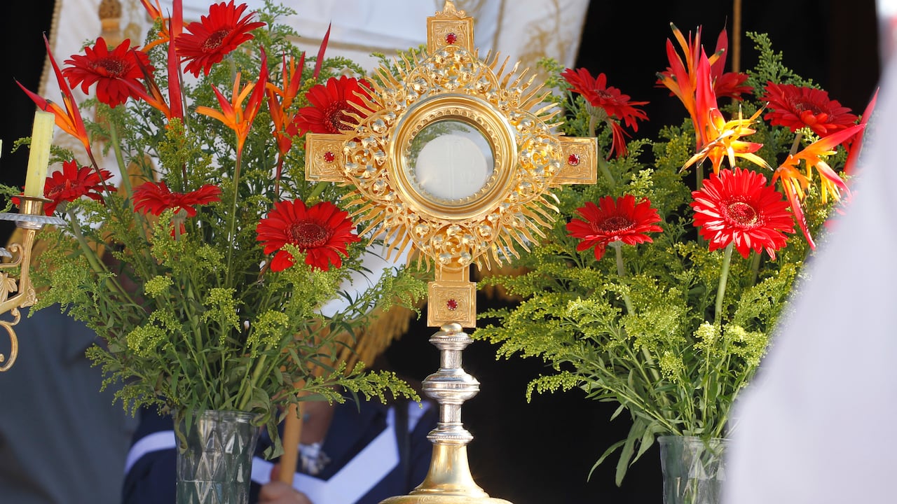 Corpus Christi. Cada año, 60 días después del Domingo de Resurrección, se conmemora el sacrificio de Jesucristo por la humanidad. Esta festividad tiene su origen en la Edad Media, cuando una religiosa llamada Juliana de Mont empezó a promover una ceremonia para honrar el cuerpo y la sangre de Cristo. La fiesta se celebró por primera vez en 1246 en la diócesis de Lieja, en Bélgica. Foto: Getty Images