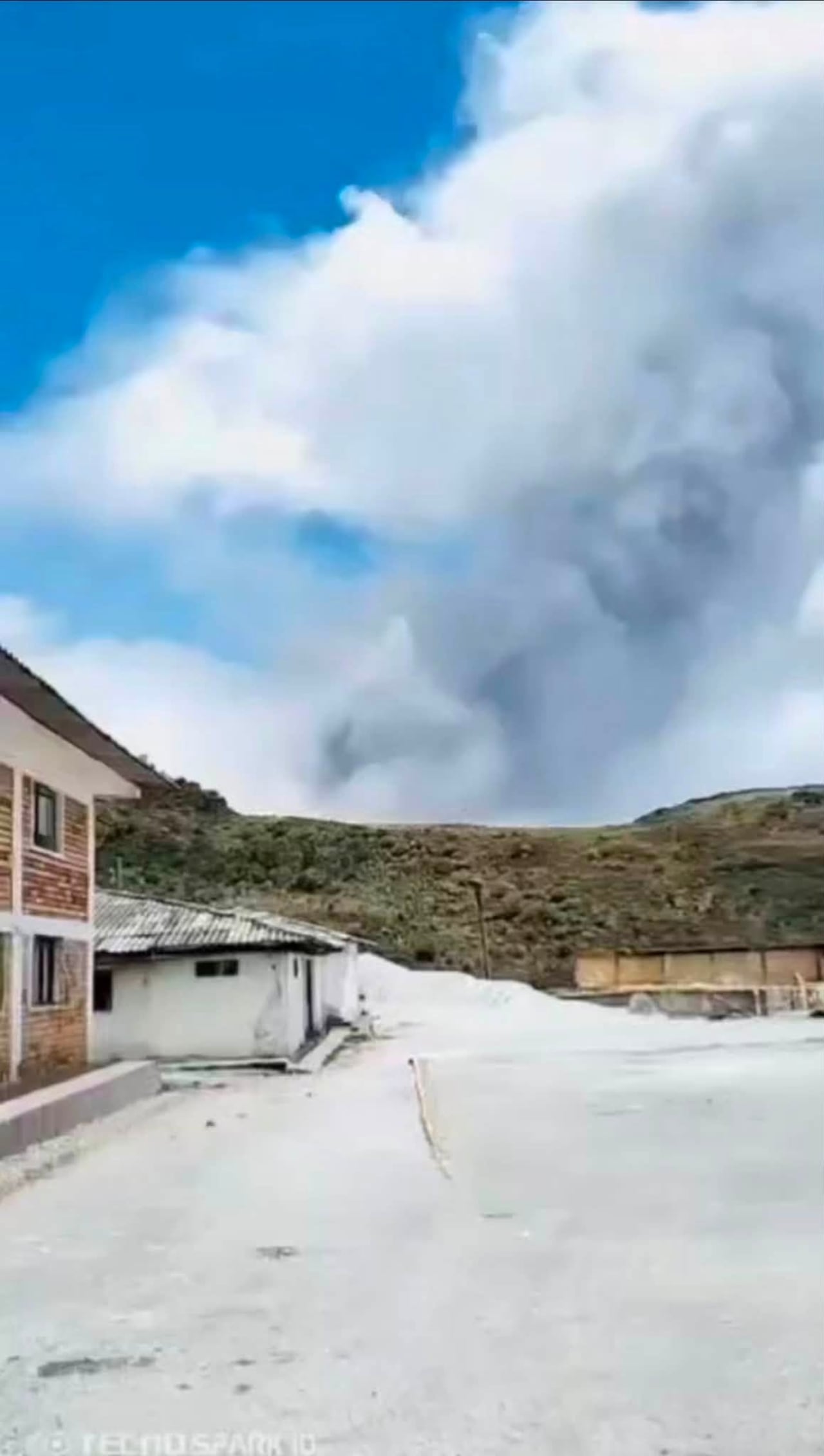 Las autoridades reiteran el llamado a la calma y a seguir únicamente la información oficial mientras continúa el monitoreo del volcán Puracé