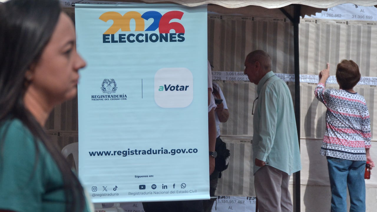 Los colombianos salieron a votar en las urnas para elegir presidente y vicepresidente.