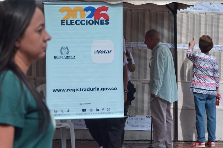 Los colombianos salieron a votar en las urnas para elegir presidente y vicepresidente.