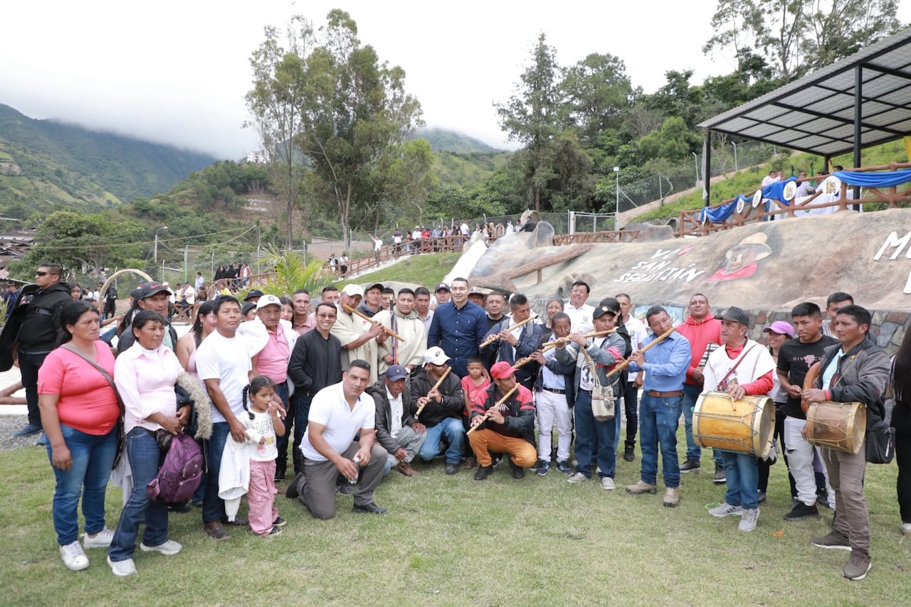 La jornada incluyó la entrega de la primera etapa del centro recreativo municipal y la confirmación de obras complementarias para los 14.000 habitantes de la zona.