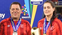 Tulio Gómez junto a su hija Marcela Gómez, presidenta del América de Cali