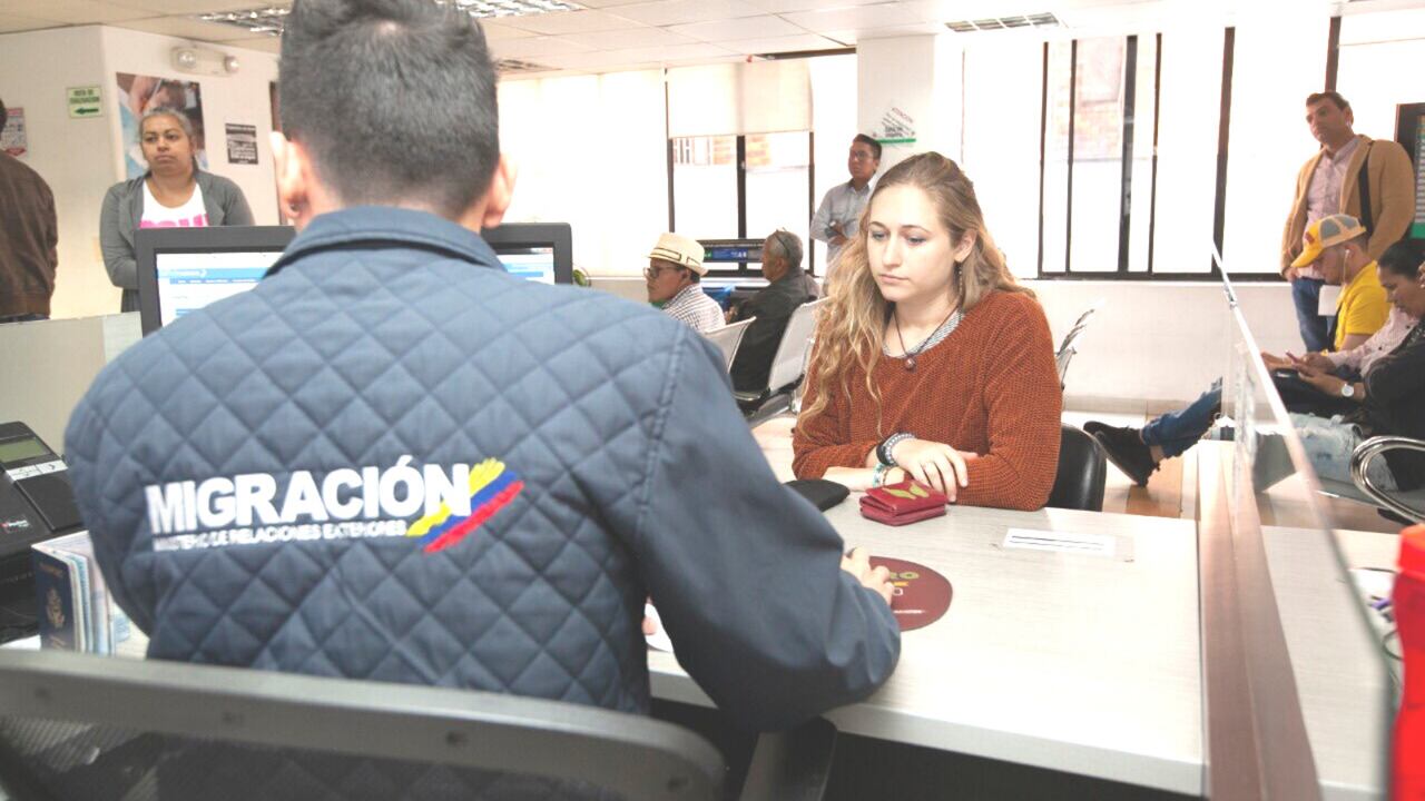 El director de Migración Colombia, Juan Francisco Espinosa, exhortó a la calma e indicó que se tiene un año para realizar este proceso.