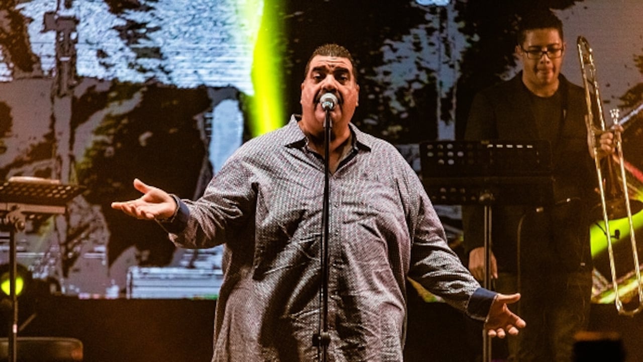 Maelo Ruiz fue evacuado del lugar mientras se aclaran los hechos.