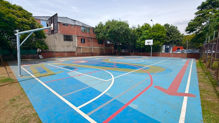 Imagen del la cancha múltiple del Barrio Álamos.