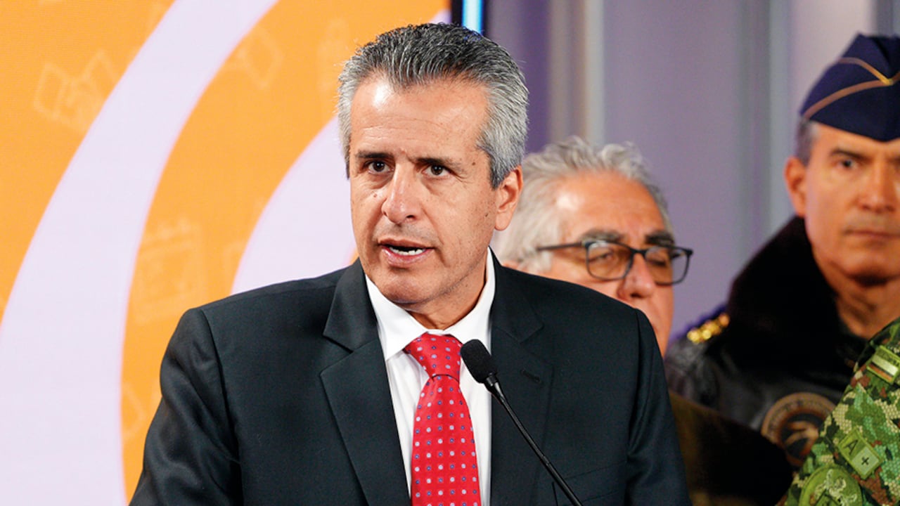 El exministro del Interior Luis Fernando Velasco no solo habría expuesto en un “cónclave” la forma cómo se estaba comprando a los congresistas. También es señalado de hacer acuerdos oscuros con el senador Julio Elías Chagüi.