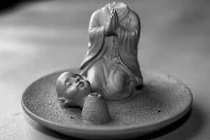 Conozca por qué el Feng Shui recomienda evitar el Buda roto en el hogar y las razones detrás de esta práctica.