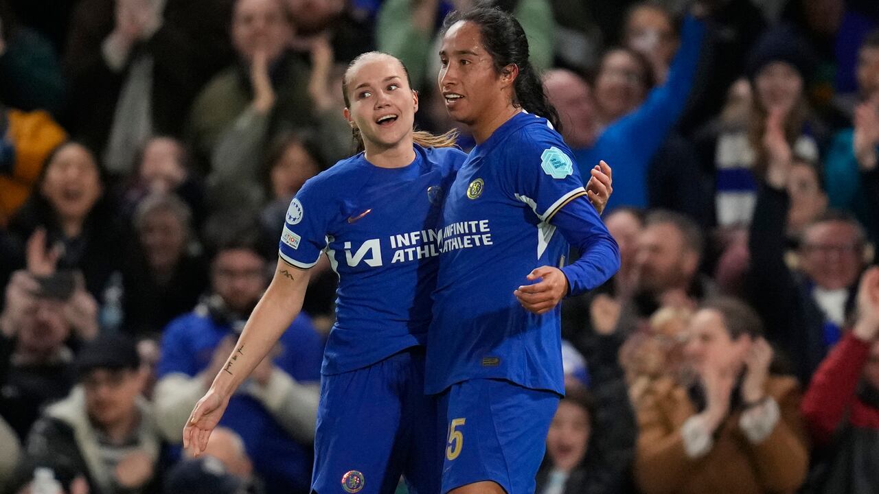 Mayra celebra su anotación contra el Ajax en la Champions Femenina.
