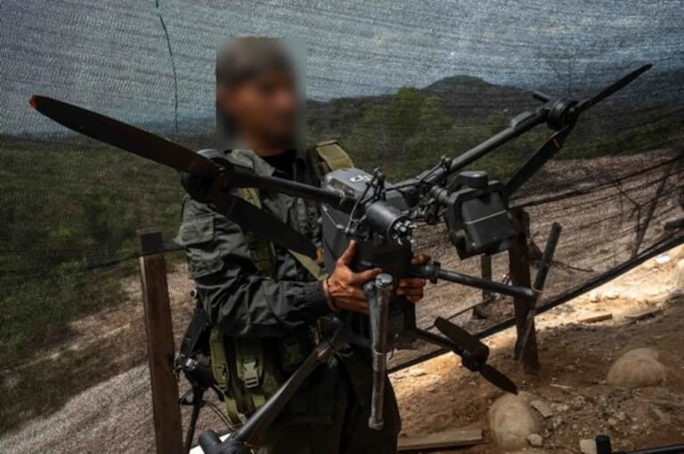 En Catatumbo, grupos armados estarían usando drones gigantes como mulas de carga.