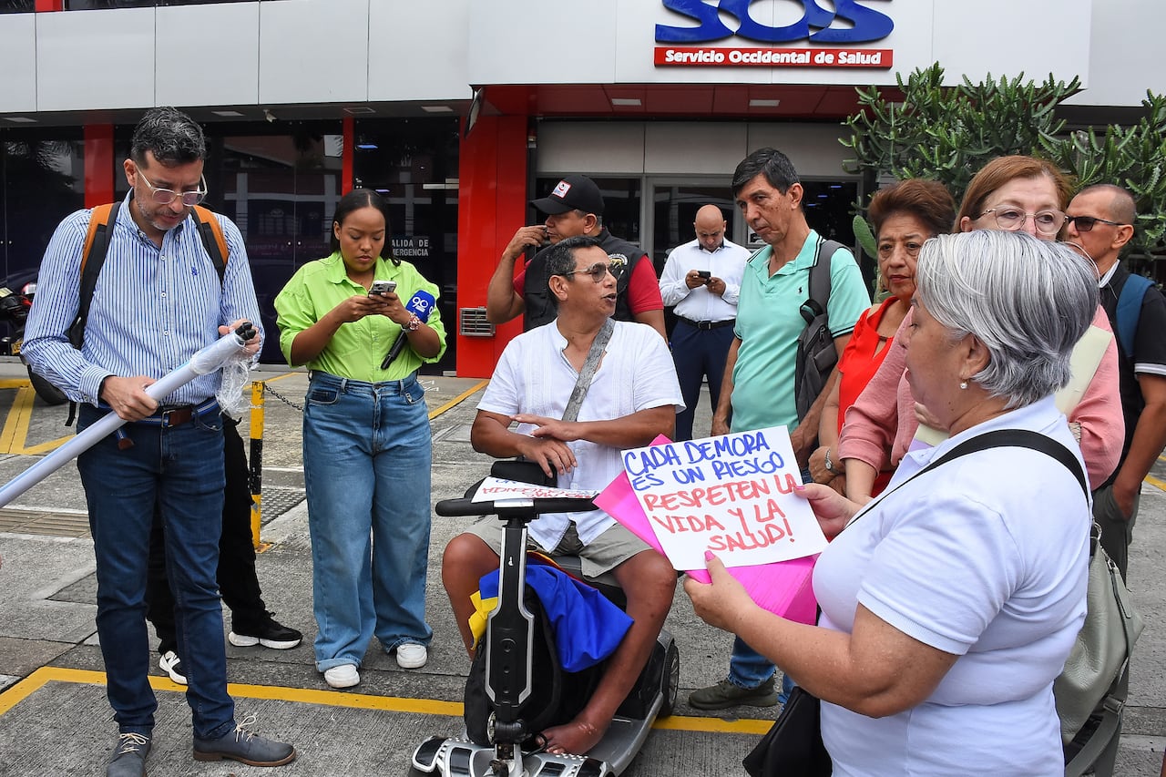 Plantón Usuarios Servicio Occidental de Salud SOS.