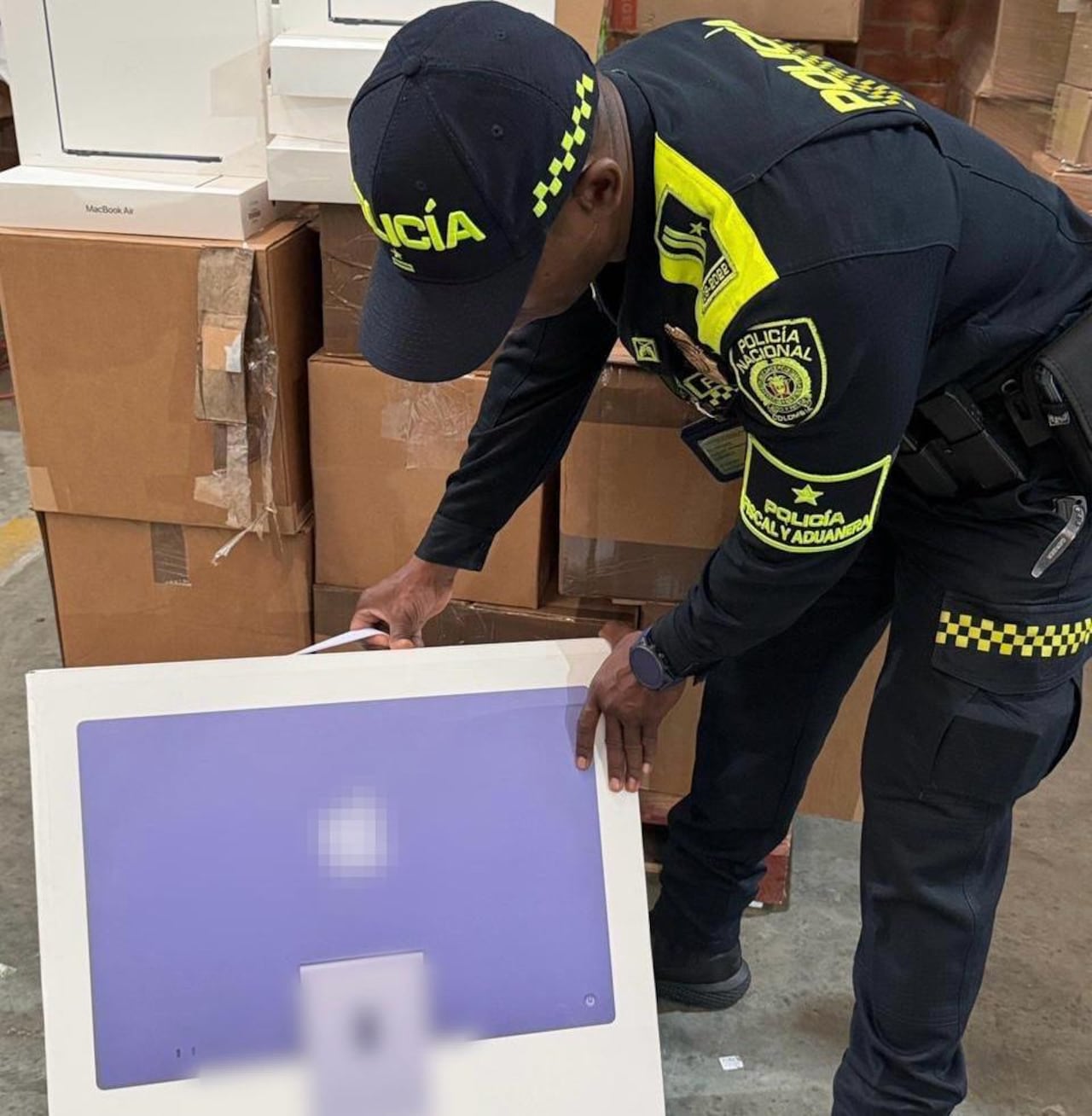 La institución destaca un operativo realizado el 27 de enero de 2026 por la División de Control Operativo (Dical), en el marco del Plan Operacional Anticontrabando (Poac), en articulación con la Fiscalía 61 Seccional de Buga.
contrabando cali tecnología