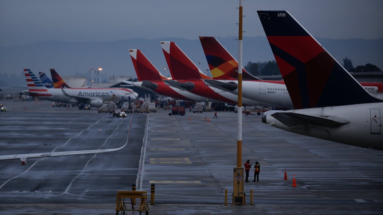 El Aeropuerto de El Dorado, de Bogotá, mueve millones de pasajeros cada año.
