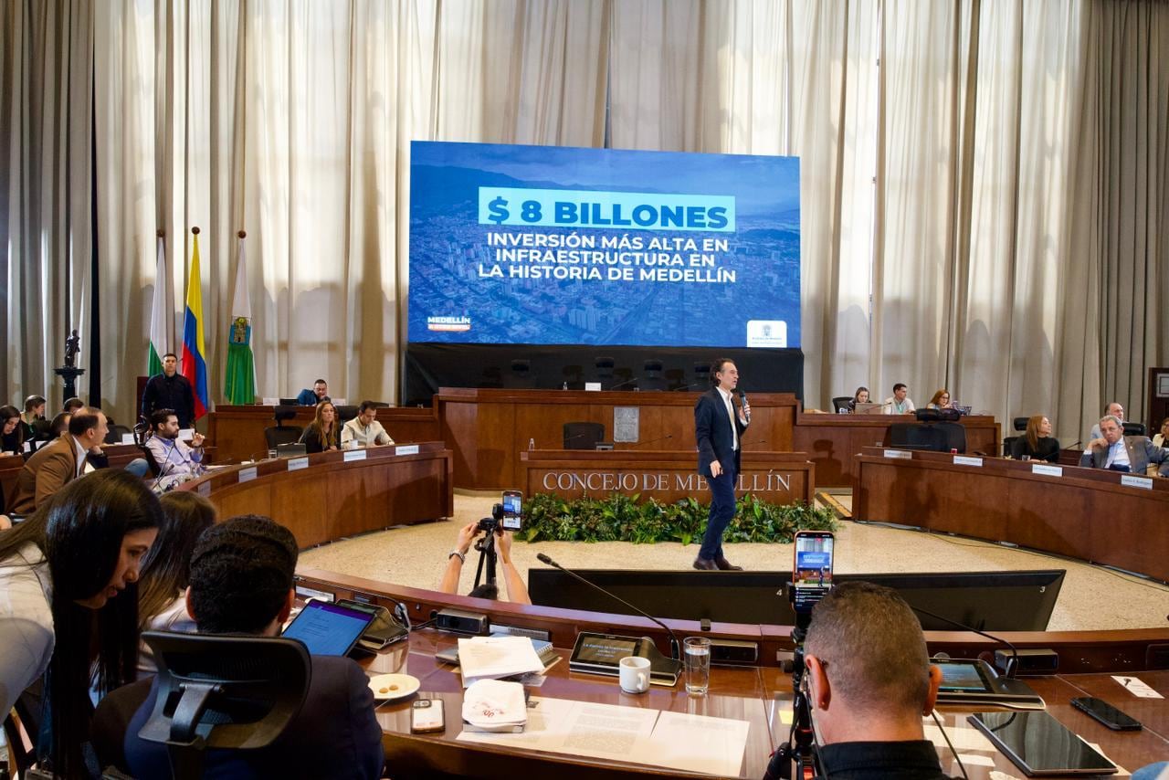 Durante la presentación del informe, la Alcaldía destacó la ejecución de más de 1800 obras en infraestructura con una inversión proyectada de $8 billones en el cuatrienio.