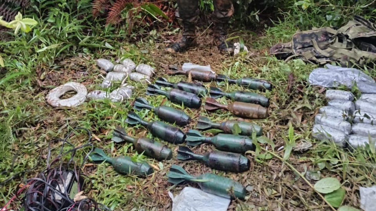 Las autoridades hallaron un depósito con material explosivo.