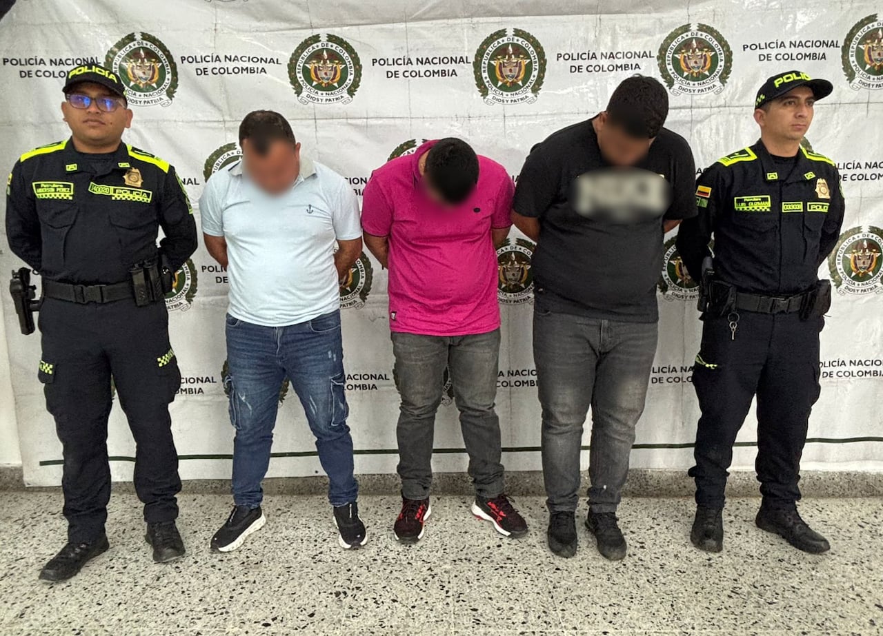 Los detenidos ocultaban los elementos en caletas al interior de vehículos.