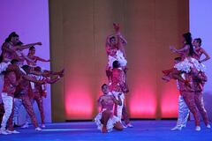 En el 2 día de la 6 bienal Internacional de danza de Cali, se realiza la presentación EN CALI SE BAILA ASÍ. Donde se presentan los seis grupos ganadores del concurso. La Bienal se realiza en CDCVC La Licorera.
