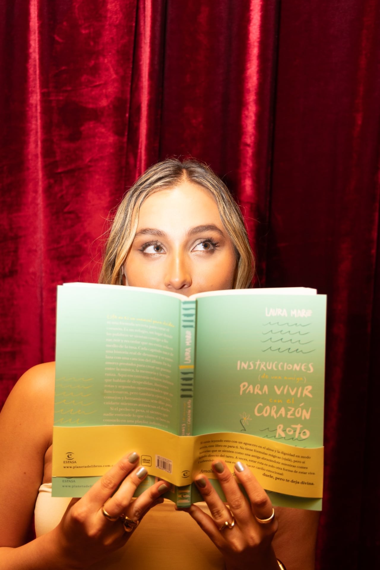 Laura Maré se inspiró en historias de desamor propias y de sus amigas tanto para su álbum, como para su libro.