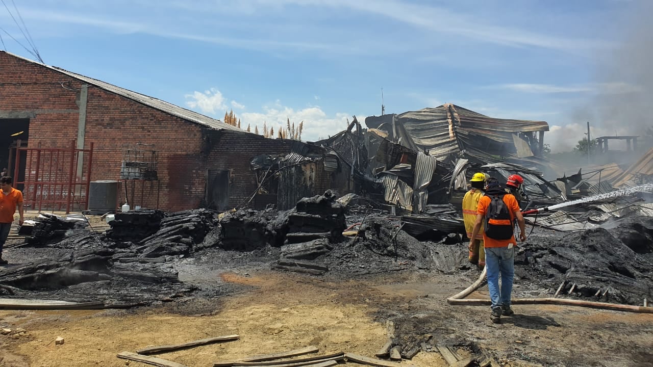 En Layco trabajan de manera directa 76 personas. Además genera decenas de empleos indirectos. Requiere apoyo para reabrir operaciones tras el incendio.