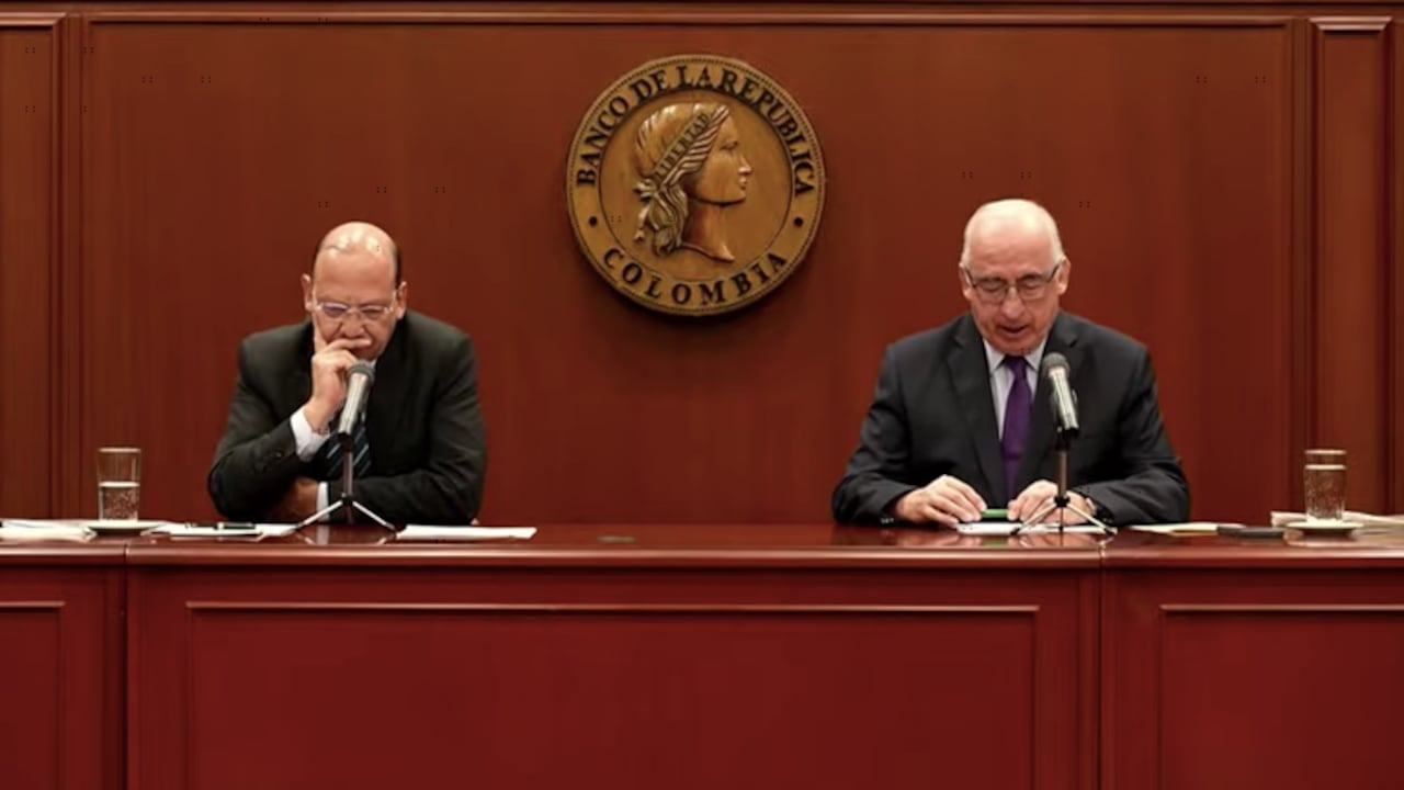 Germán Ávila, ministro de Hacienda, y Leonardo Villar, gerente del Banco de la República