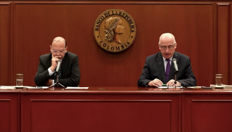 Germán Ávila, ministro de Hacienda, y Leonardo Villar, gerente del Banco de la República