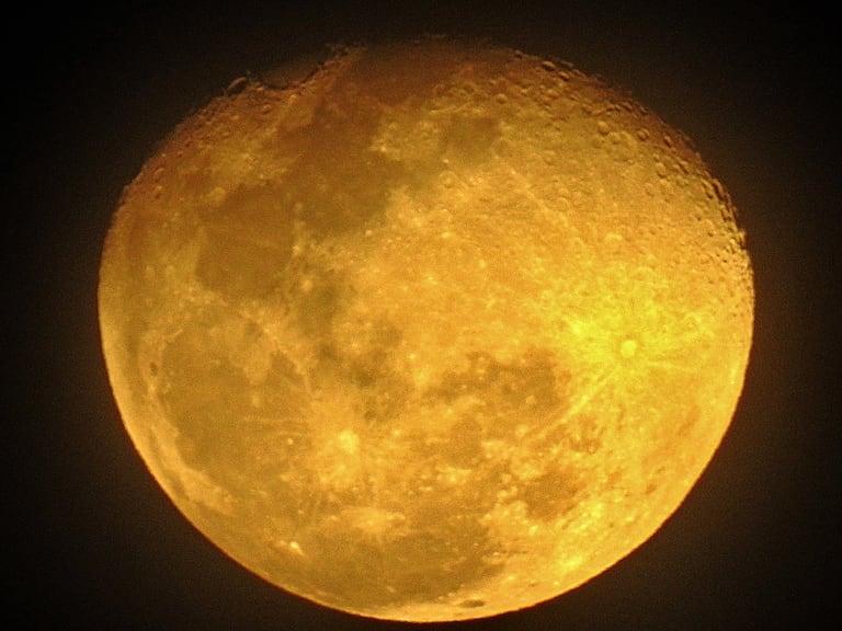 El Color rojizo y la nubosidad están dando un espectáculo pocas veces visto.