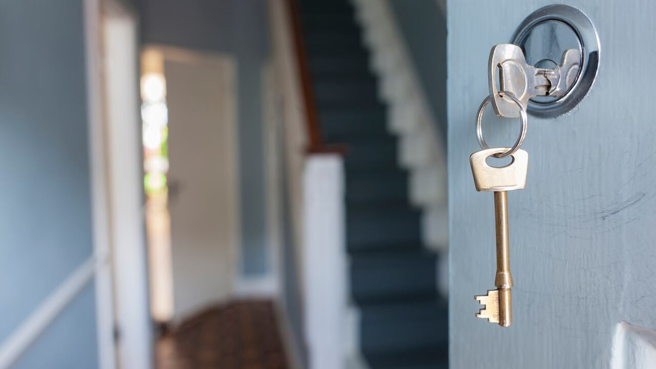 En muchas culturas, se cree firmemente en el poder de los amuletos, como las ramas de laurel, para invocar la prosperidad y la buena fortuna.