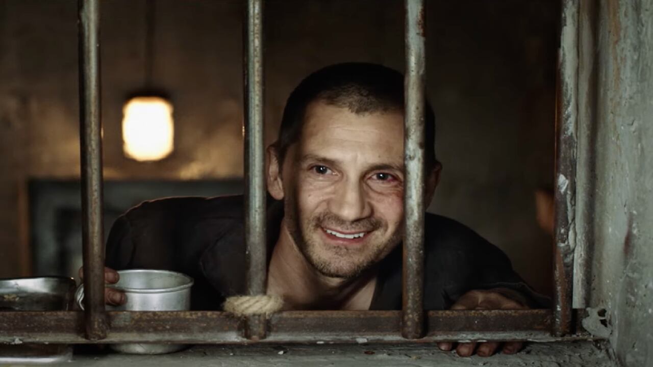 A medida que su vida se entrelaza con la del guardia de la prisión, Charlie comienza a ver que el espíritu de su tierra natal está vivo.