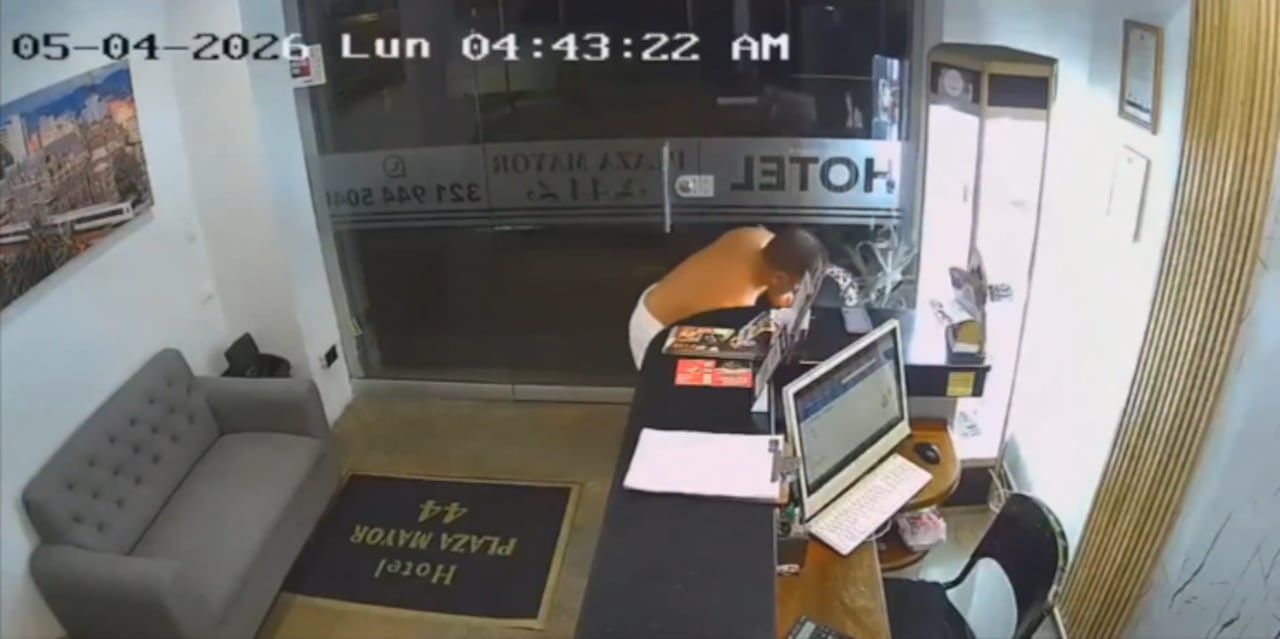 El hombre atacó a la recepcionista en la madrugada del lunes.