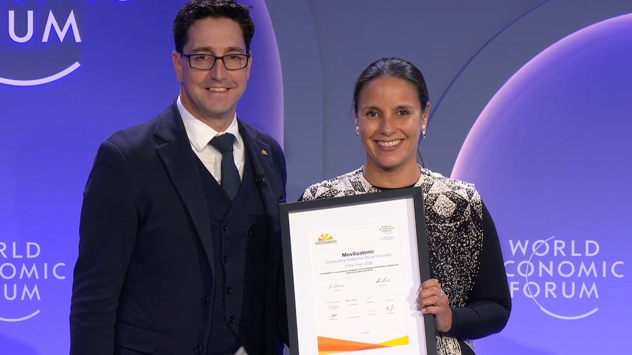Organización Movilizatorio recibió premio a la innovación social en Davos 2026