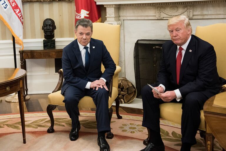 Juan Manuel Santos y Donald Trump durante el 2017 en una visita a la Casa Blanca.