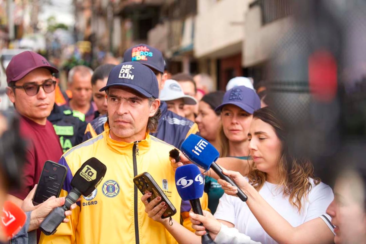 Tras la tragedia, el alcalde de Medellín, Federico Gutiérrez, desplegó a todo el equipo del Dagrd para realizar un censo detallado de los damnificados.