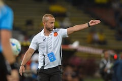 Ángelo Marsiglia, técnico de Colombia, durante el partido contra Perú por la fecha 1 de la Liga de Naciones Femenina.